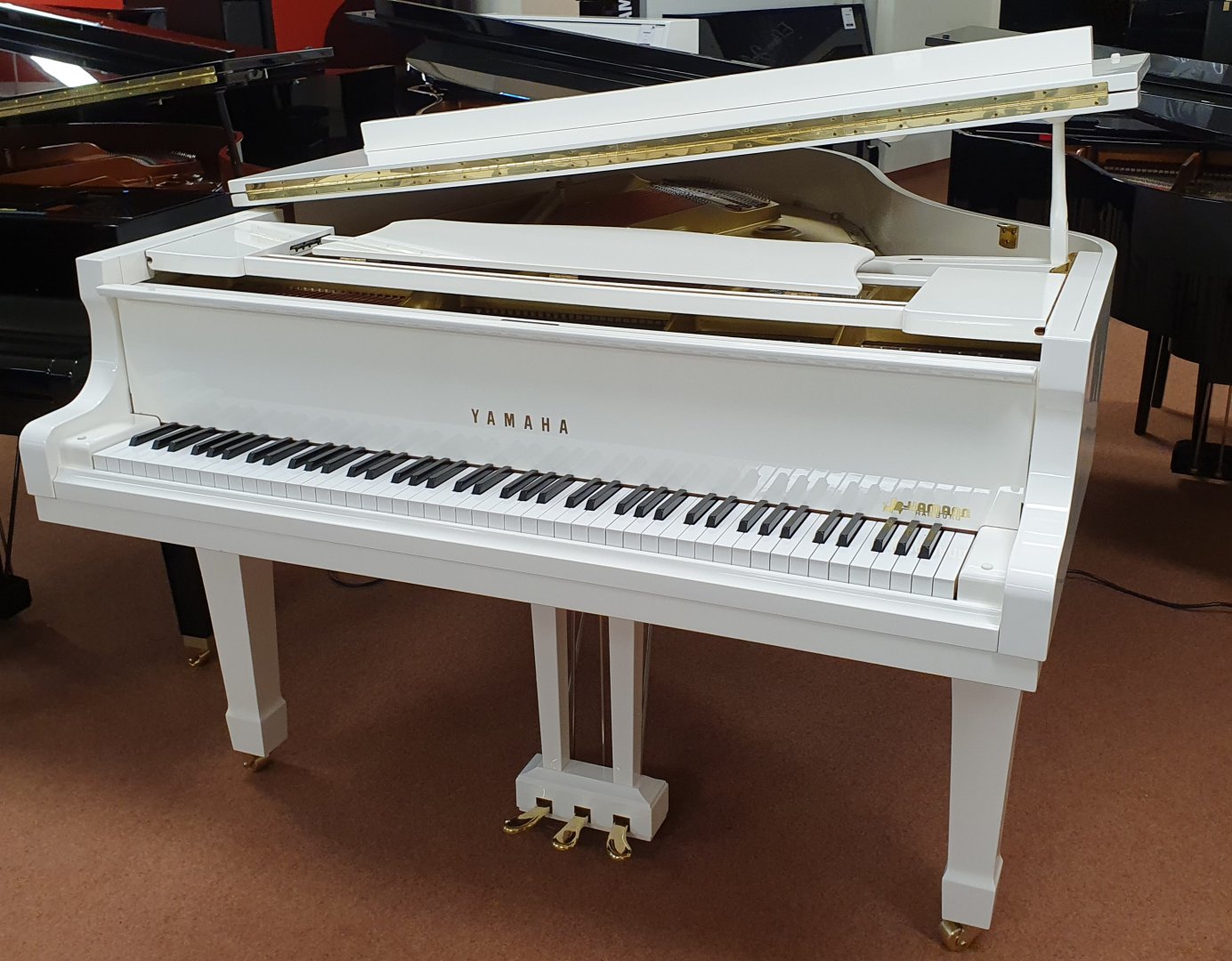 Yamaha G2 von 1992 in Wit glimmend