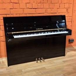 Yamaha b1 von 2023 in Zwart glimmend