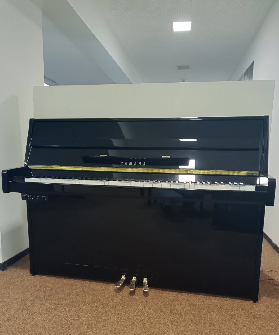 Yamaha b1 Silent von 2013 in Zwart glimmend