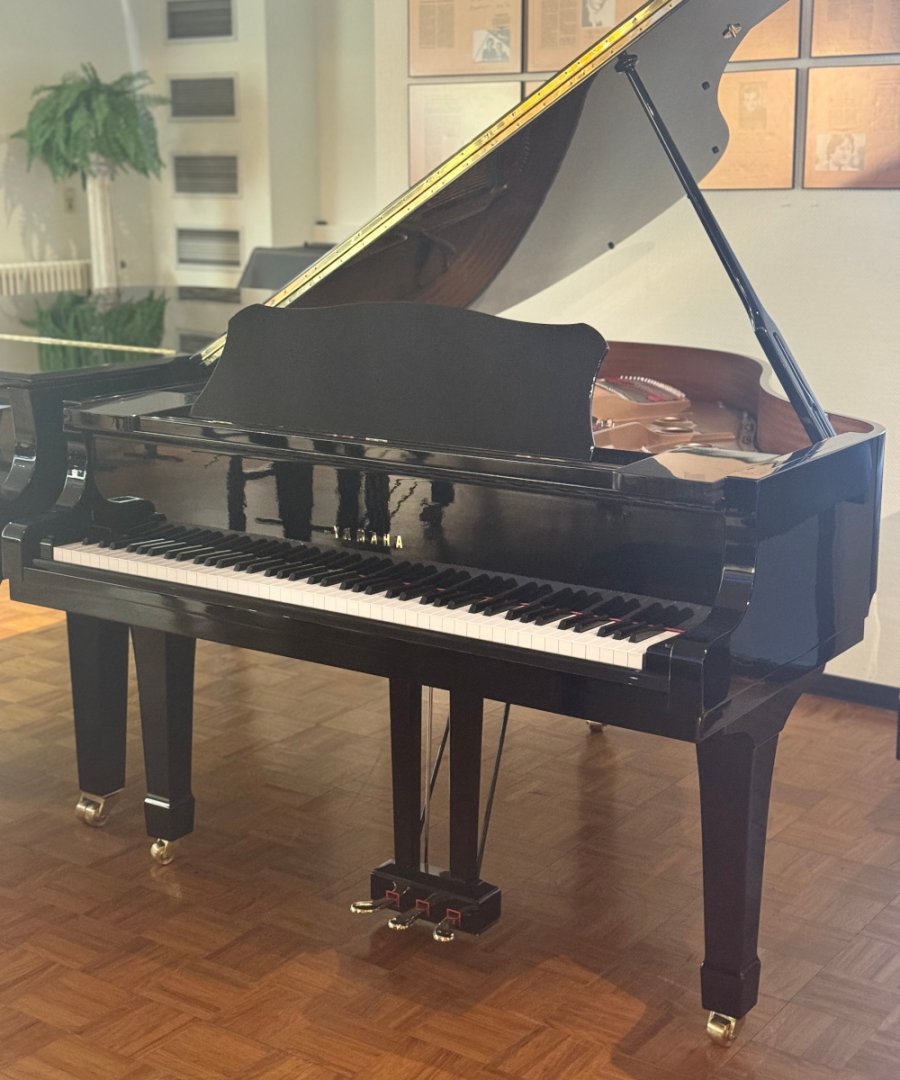Yamaha C2 von 1997 in Zwart glimmend