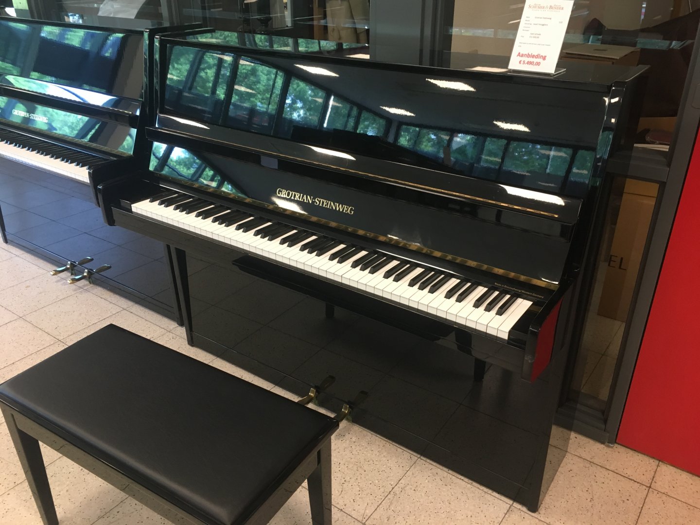 Grotrian-Steinweg 120 schwarz poliert von 1981 in Zwart glimmend
