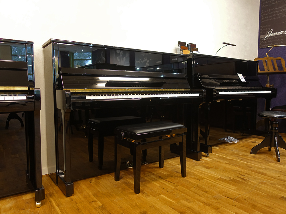 Yamaha SU118 C von 1983 in Zwart glimmend