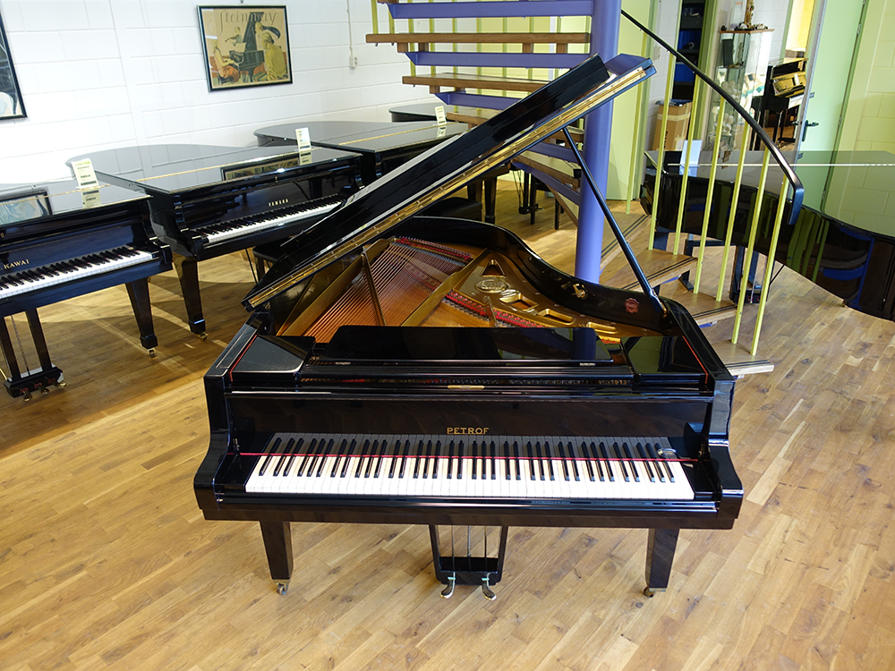Petrof Model III von 1970 in Zwart glimmend