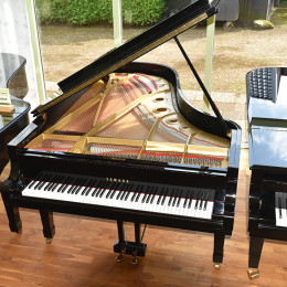 Yamaha C7 von 1980 in Zwart glimmend