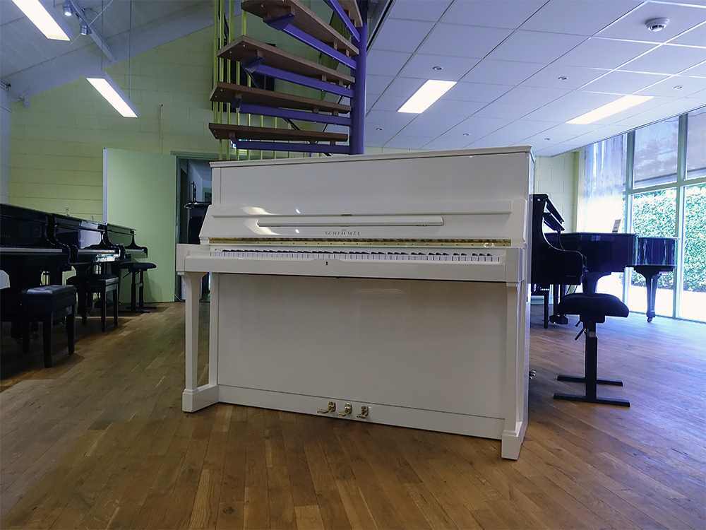 Schimmel 118T von 1989 in Wit glimmend