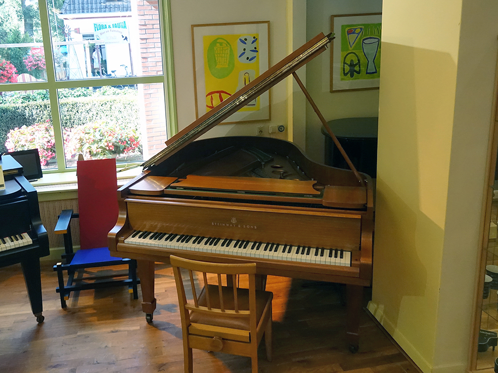 Steinway & Sons O von 1980 in Noten mat