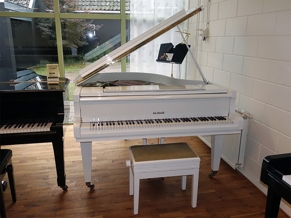 Seiler 168 von 1975 in Wit glimmend