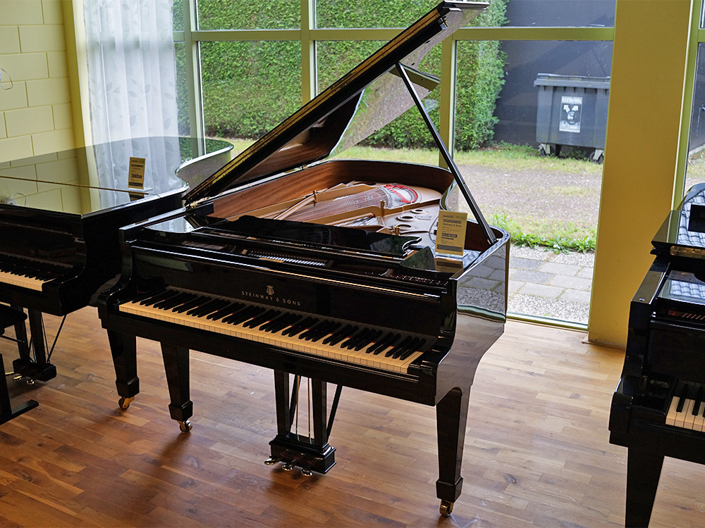 Steinway & Sons B von 1979 in Zwart glimmend