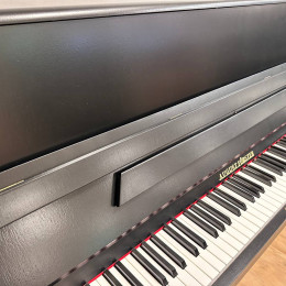 August Förster Super 118 von 1980 in Zwart mat