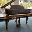 Steinway & Sons S-155 von 1964 in Noten glimmend