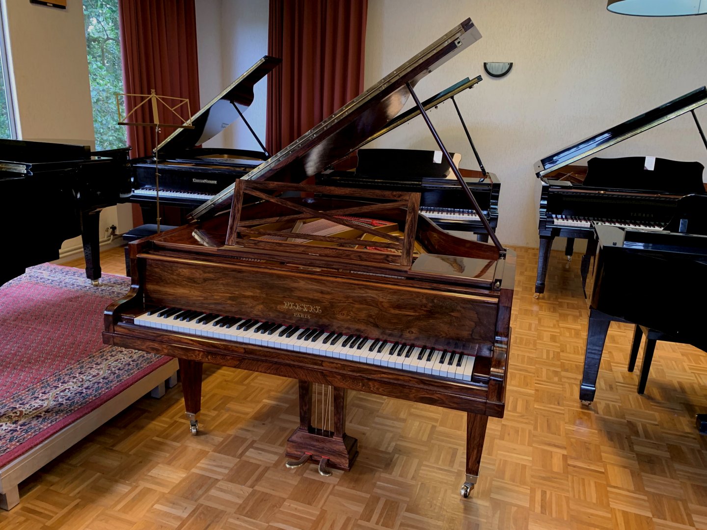 Pleyel 165 von 1930 in Hout glimmend
