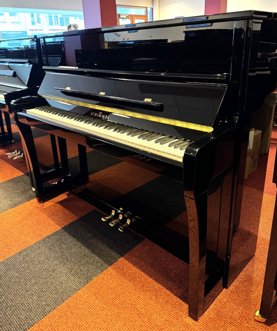 Schimmel K 122 E von 2019 in Zwart glimmend