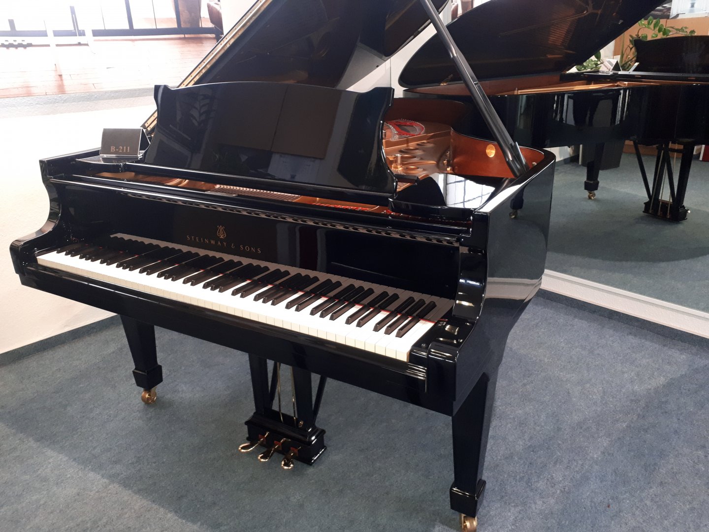 Steinway & Sons B-211 von 1989 in Zwart glimmend