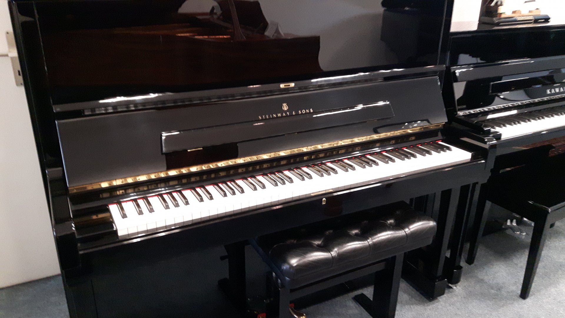 Steinway & Sons V-125 gebraucht von 1995 in Zwart glimmend