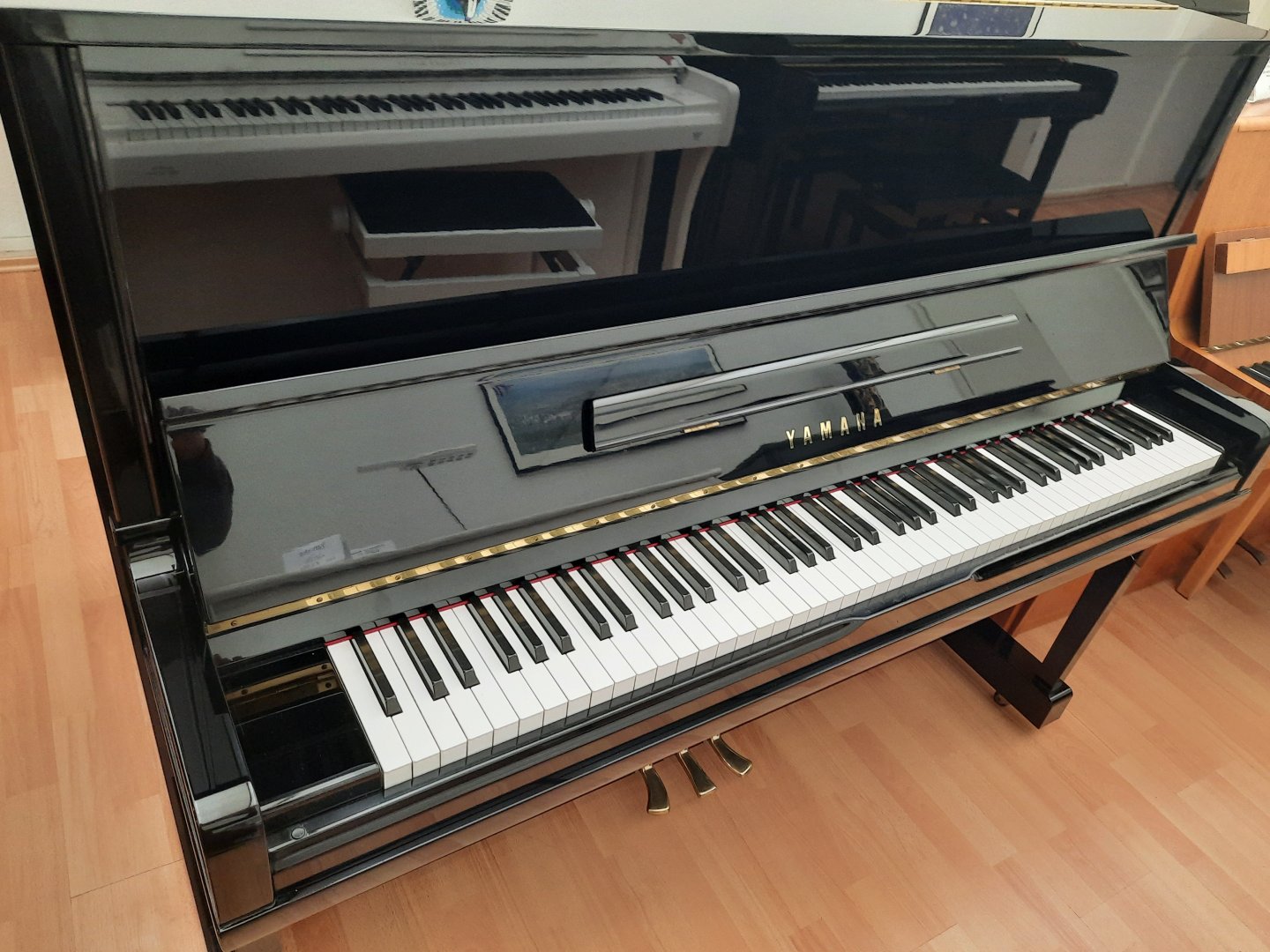 Yamaha U 3 H von 1981 in Zwart glimmend