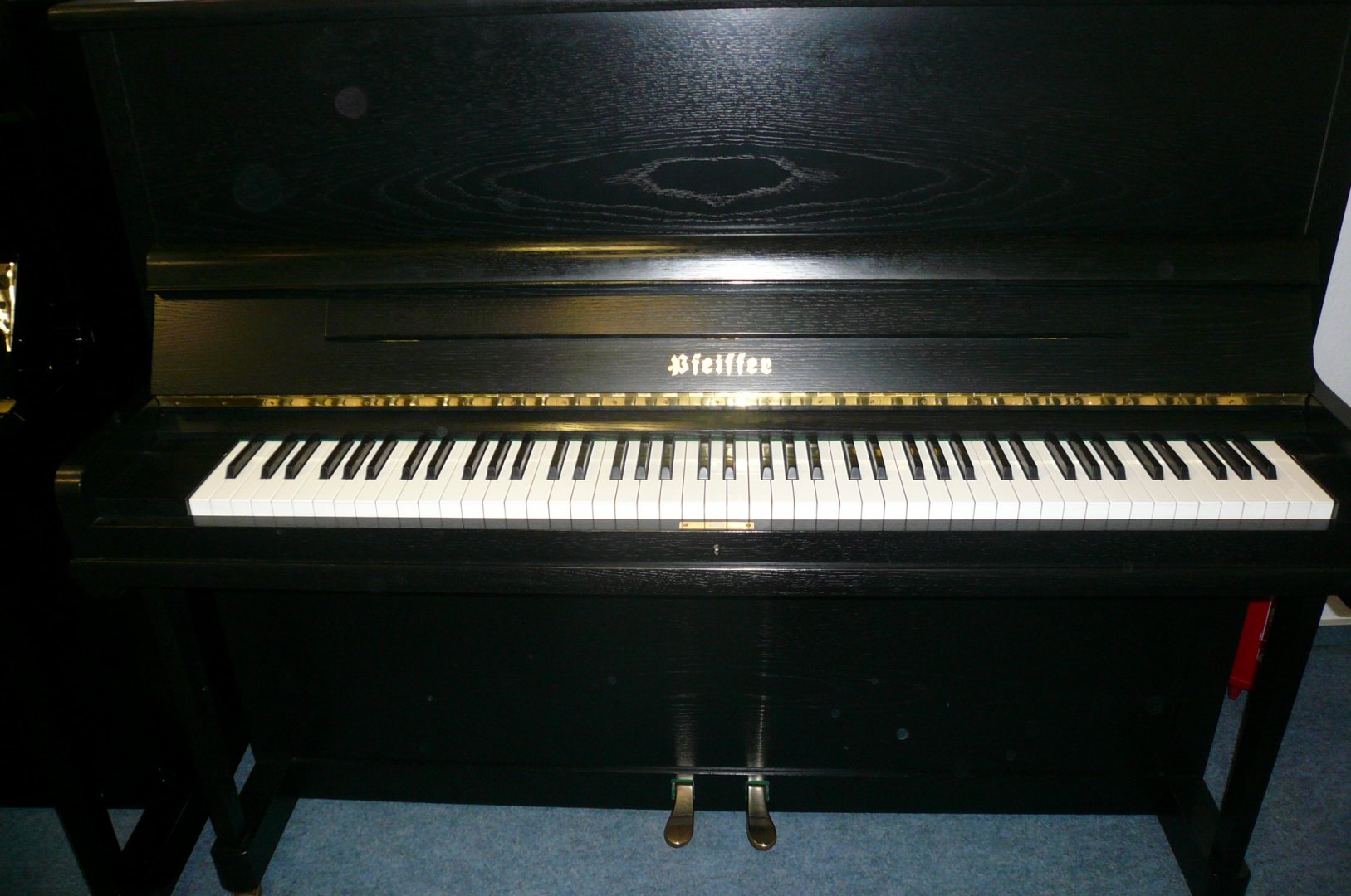 Pfeiffer 124 von 1992 in Zwart mat