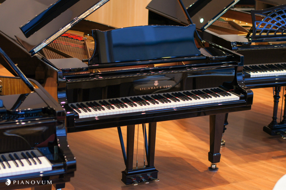 Steinway & Sons B-211 von 1982 in Zwart glimmend