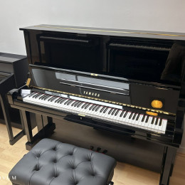 Yamaha U3 von 1971 in Zwart glimmend