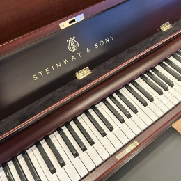Steinway & Sons V-125 von 1979 in Mahonie mat