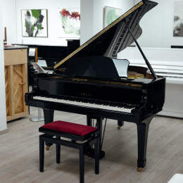 Yamaha C3 von 1987 in Zwart glimmend