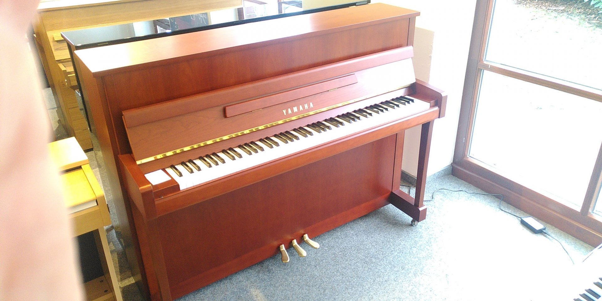 Yamaha B2 SNC Kirschbaum von 2012 in Kersen mat
