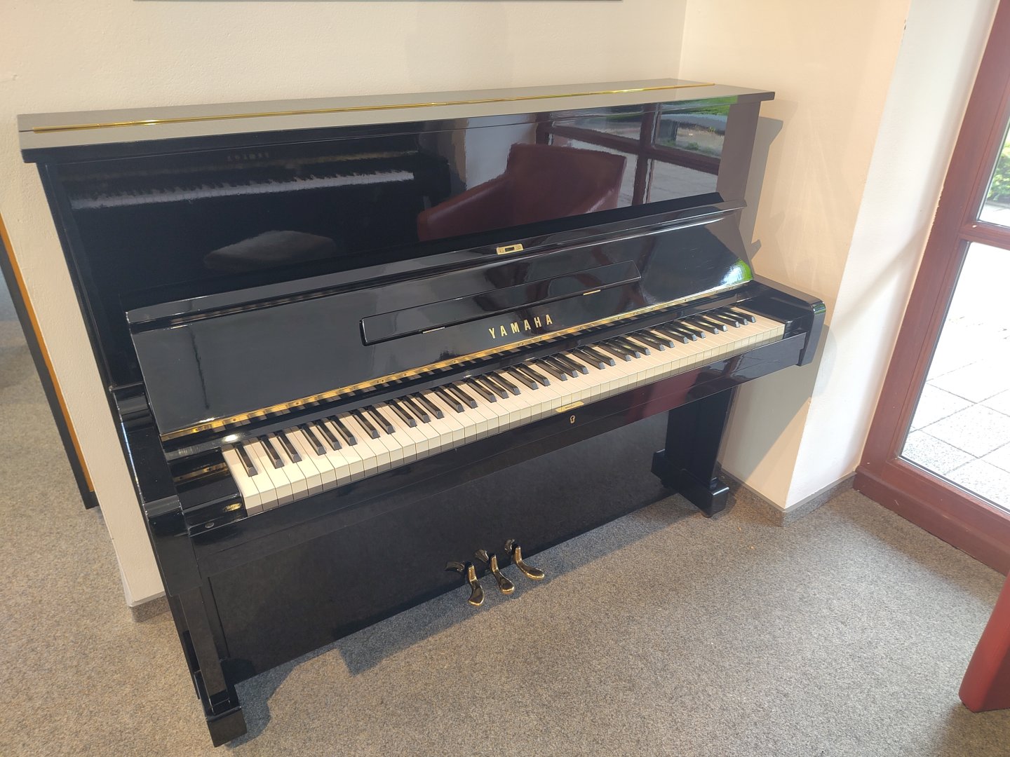 Yamaha U1 von 1970 in Zwart glimmend