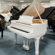 Steinway & Sons S-155 von 1948 in Wit glimmend