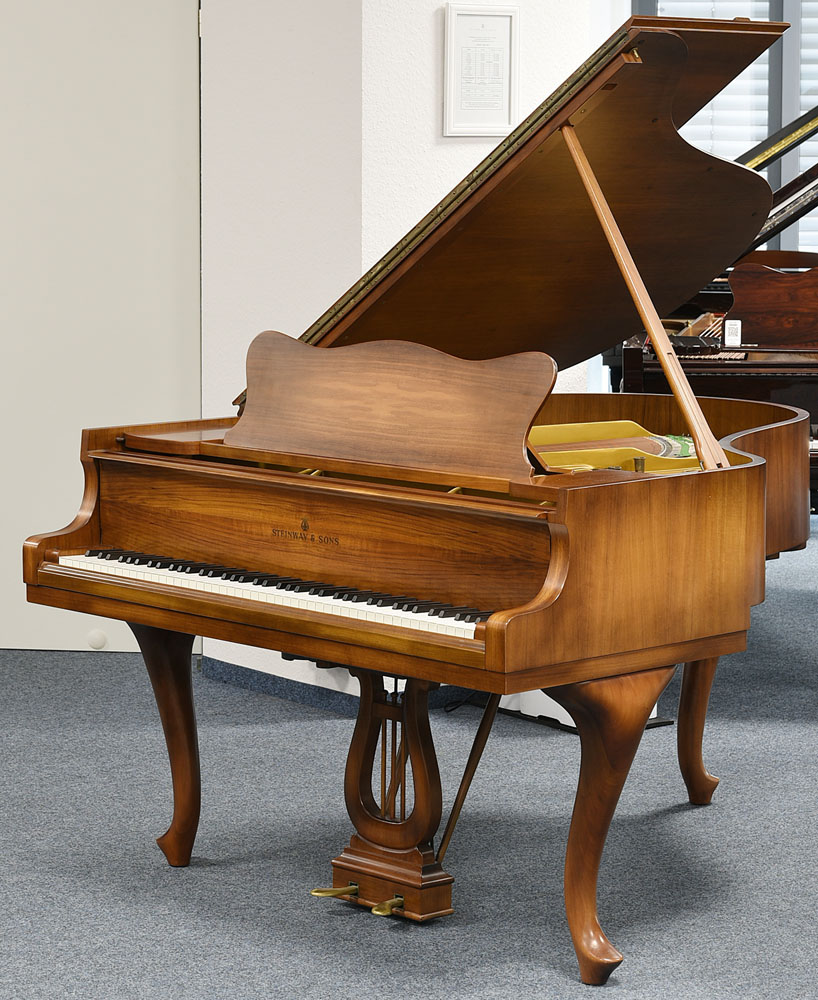 Steinway & Sons M-170 von 1962 in Noten mat
