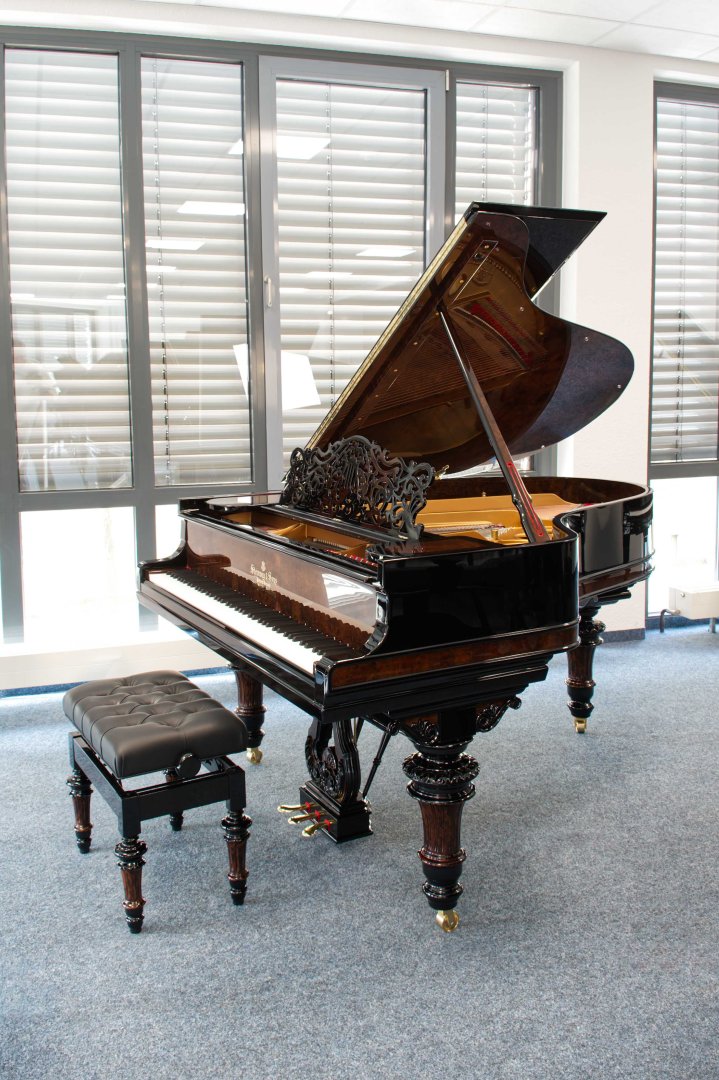 Steinway & Sons O-180 von 1903 in Wortelnoten glimmend