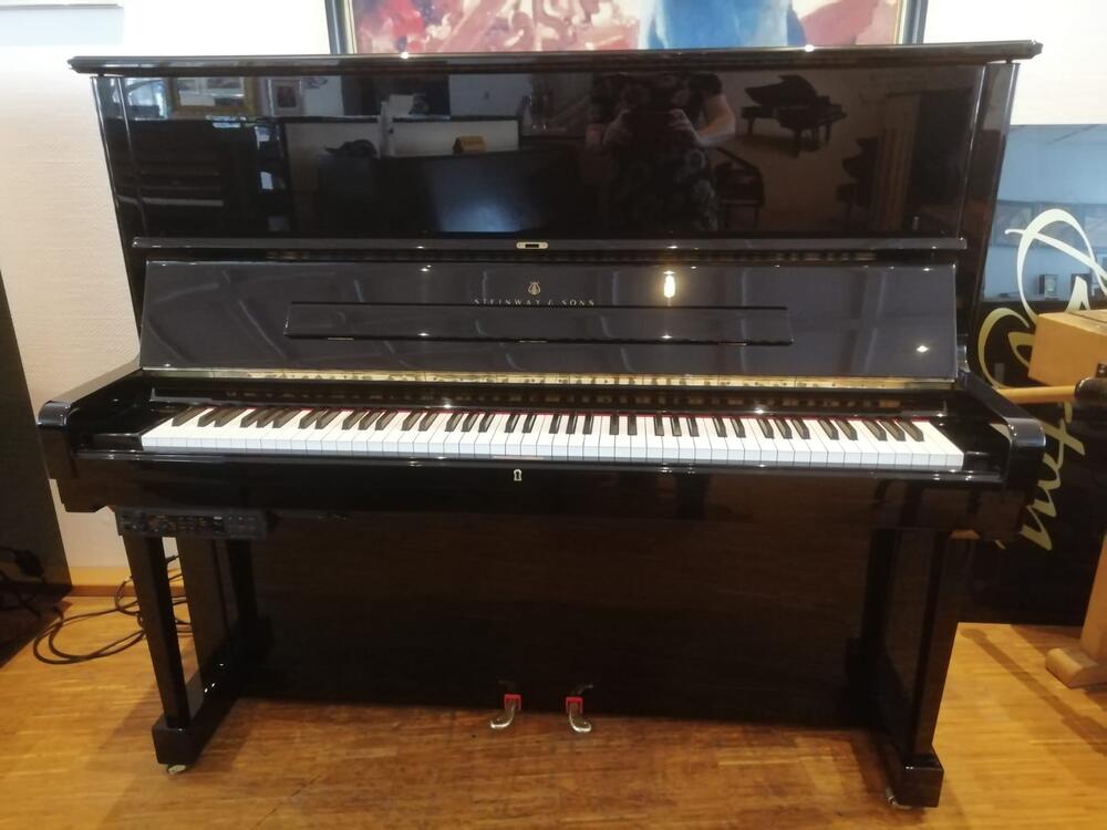 Steinway & Sons K-132 von 1988 in Zwart glimmend