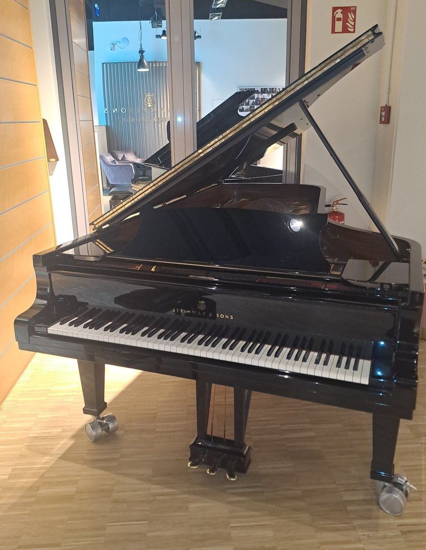 Steinway & Sons D-274 von 1973 in Zwart glimmend