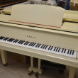 Yamaha G1 von 1970 in Wit glimmend