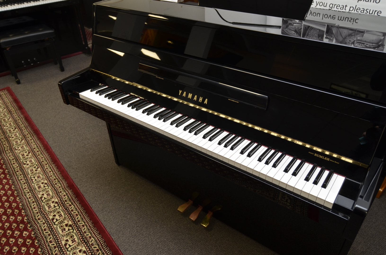 Yamaha C-109 von 1975 in Zwart glimmend